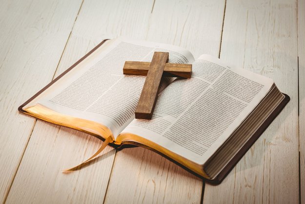 How Studying The Bible Helps Your Loved One With Dementia How Studying The Bible Helps Your Loved One With Dementia