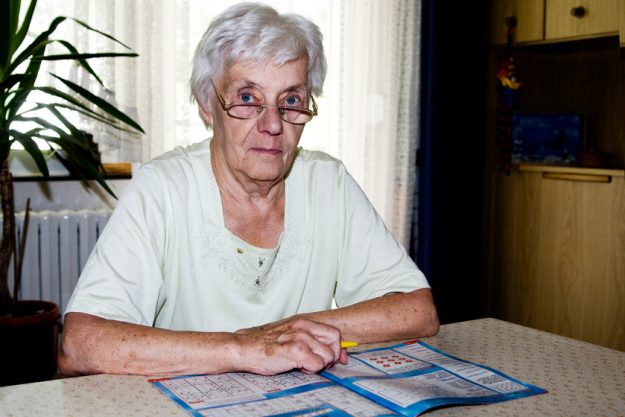 Seniorin löstKreuzworträtsel Seniorin löstKreuzworträtsel