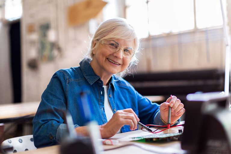 Enriching Your Live In Senior Living Communities: 6 Hobbies You'll Love