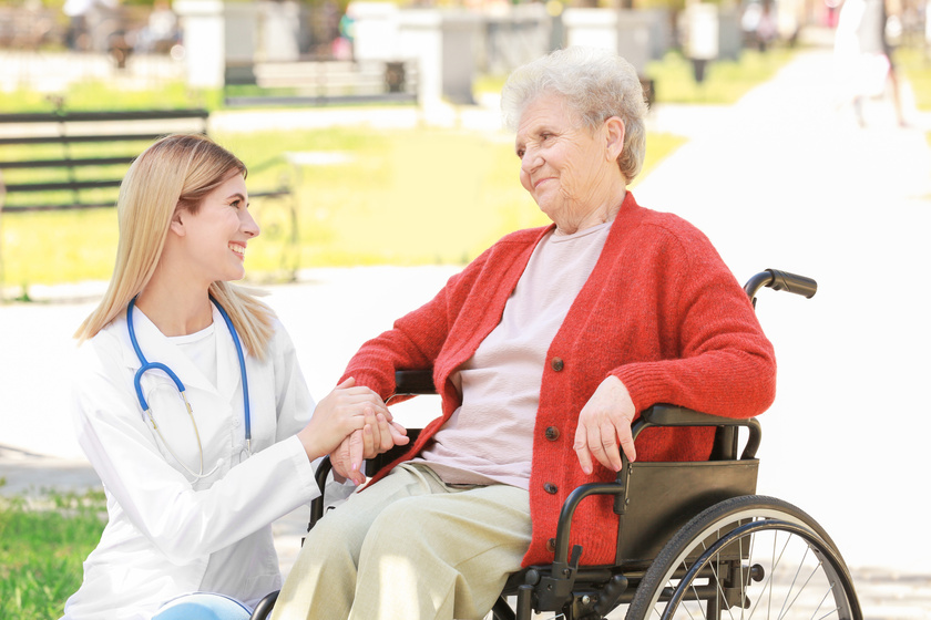 4 Signs It’s Time For Your Aging Parents To Move From Assisted Living To Memory Care