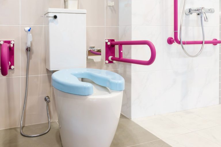 4 Ways Assisted Living In Jefferson, LA Ensure Senior Safety In Bathroom