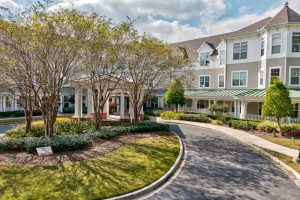 The front yard of SummerHouse Bay Cove apartment