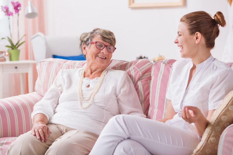 Conversation,Between,Senior,Woman,And,Young,Smiled,Nurse