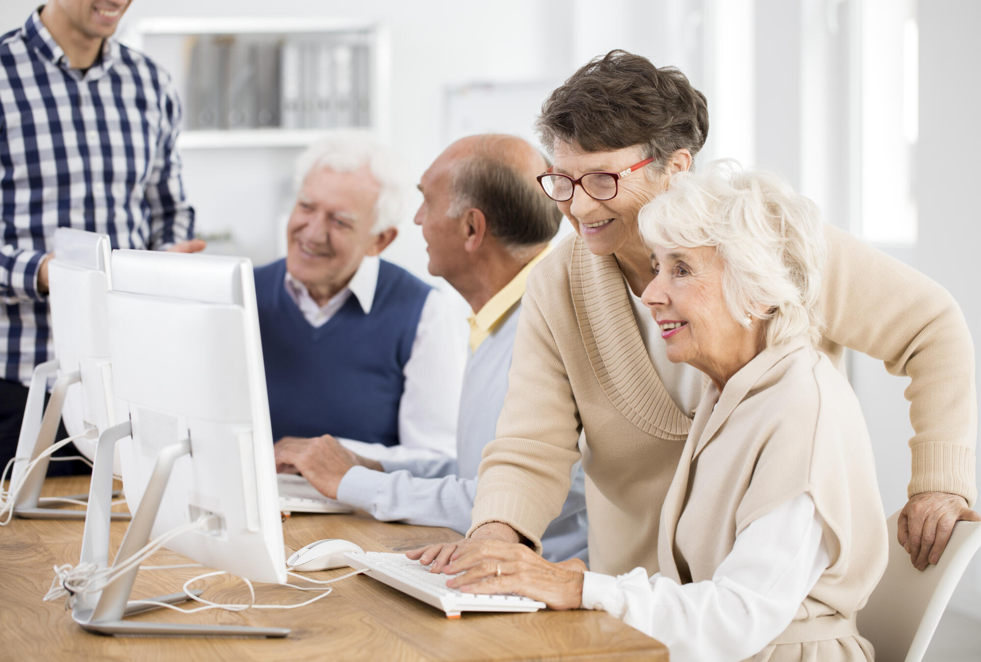 Two,Senior,Women,Making,Project,Together,During,It,Exercises