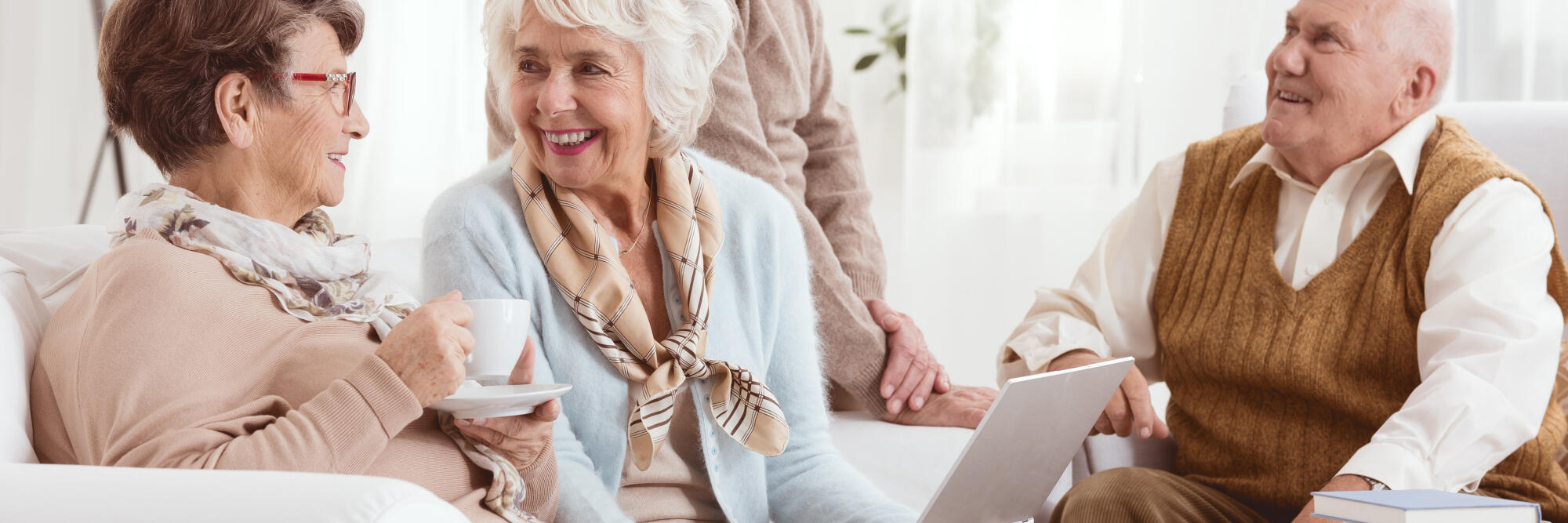 Group,Of,Senior,Friends,Drinking,Tea,And,Chatting,During,A