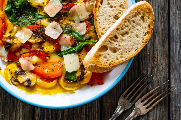 Delicious,Breakfast, ,Scrambled,Eggs,With,Onion,,Bell,Pepper,,Parmesan