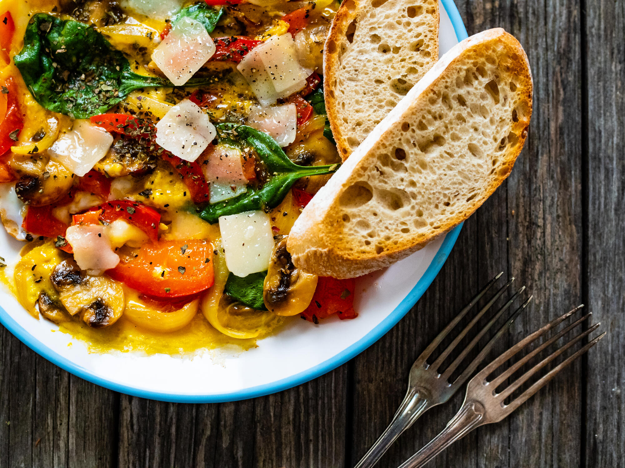 Delicious,Breakfast, ,Scrambled,Eggs,With,Onion,,Bell,Pepper,,Parmesan