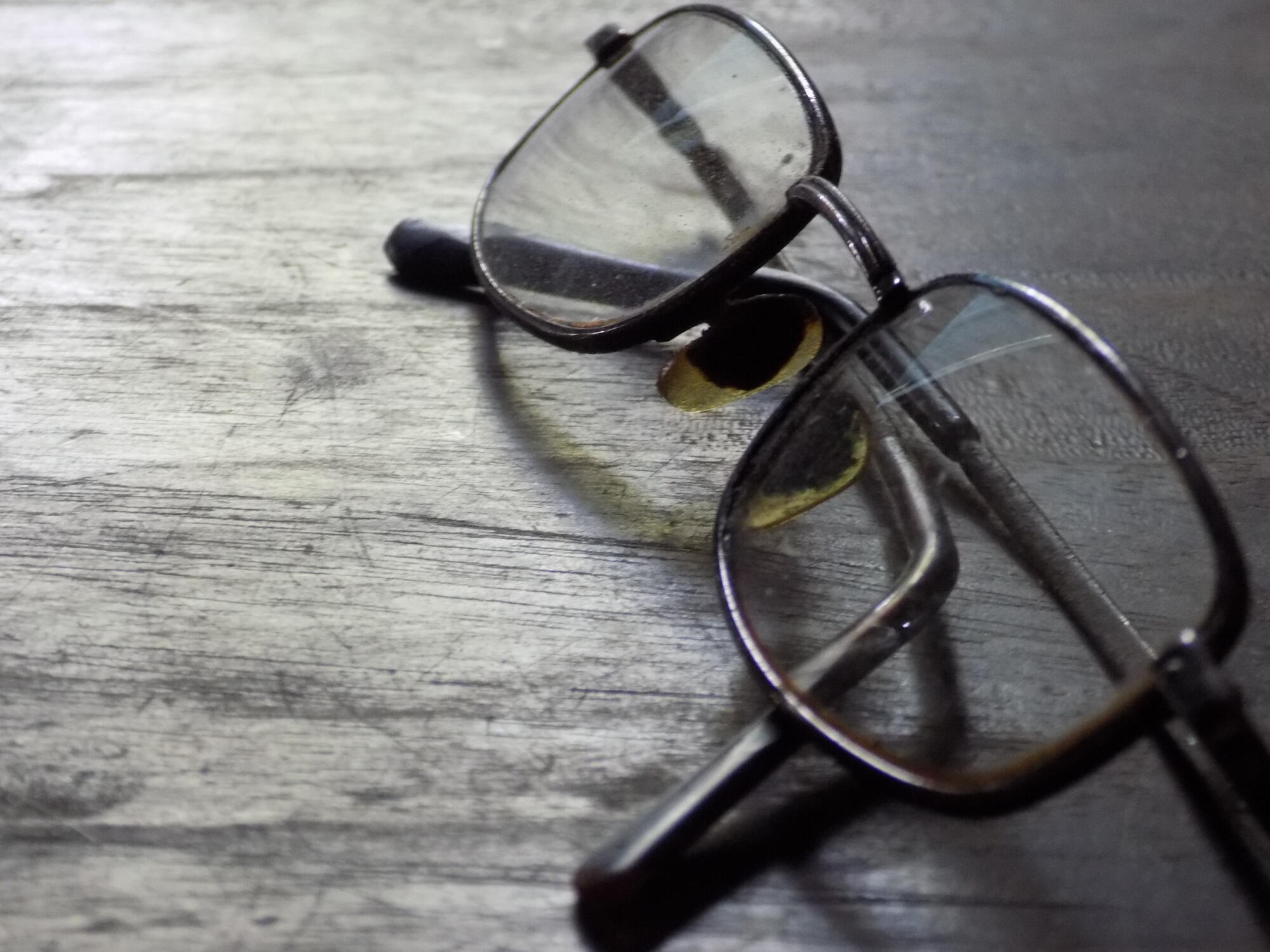 worn old glasses (1) worn old glasses (1)